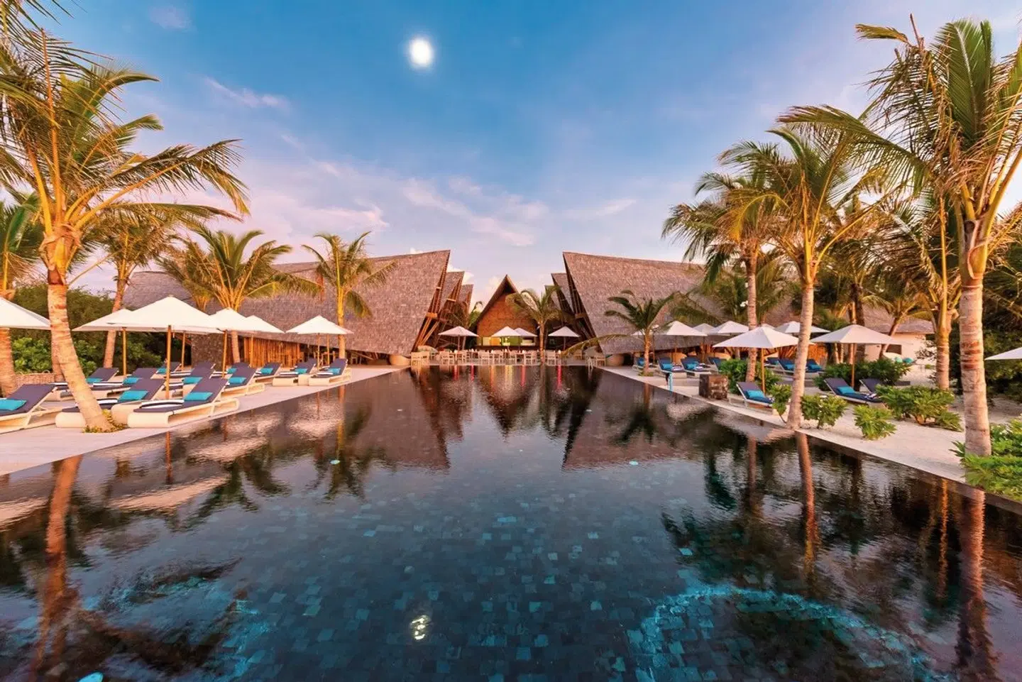 Kuredhivaru Resort and Spa Maldives OUTDOOR_POOL