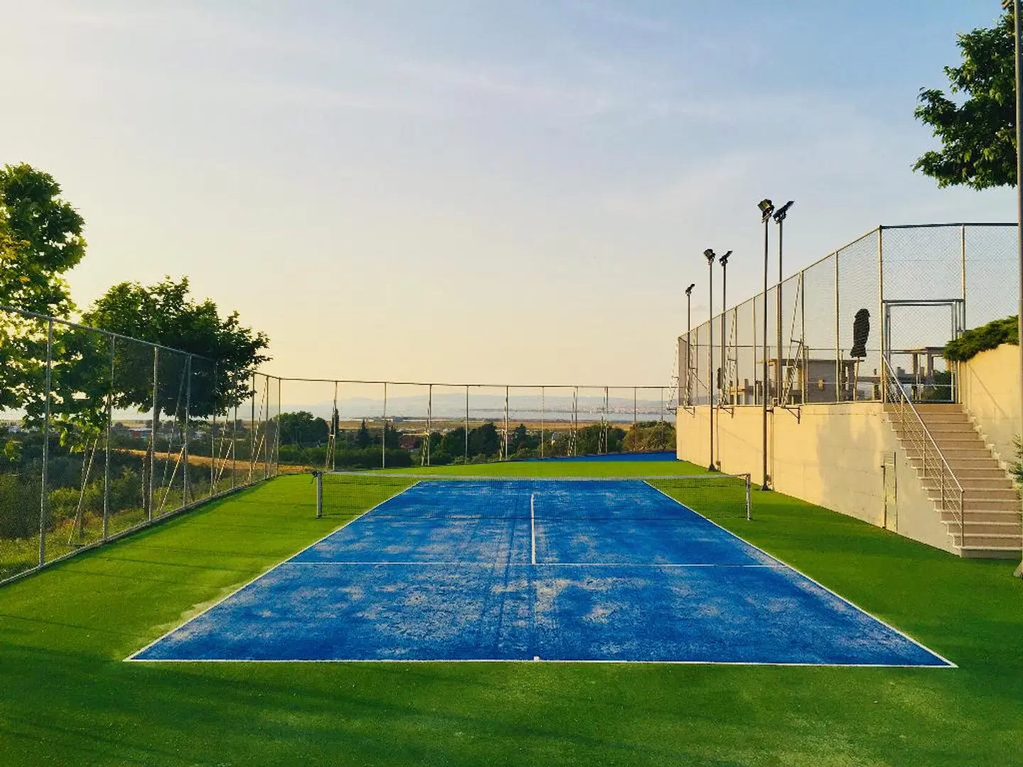 Royal SPORTS_AND_LEISURE