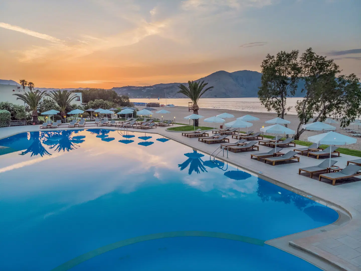 Pilot Beach Resort OUTDOOR_POOL