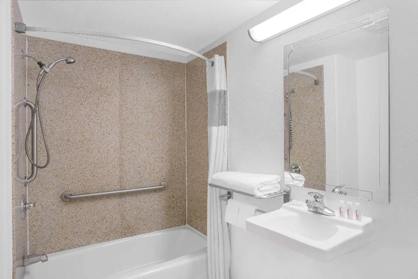 Travelodge Central of San Francisco Badezimmer