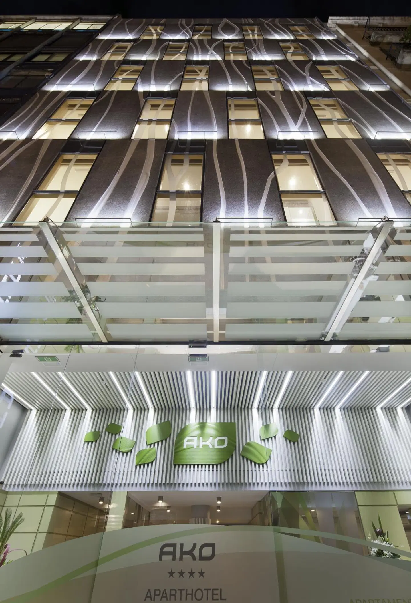 Ako Suites Hotel Hallenbad