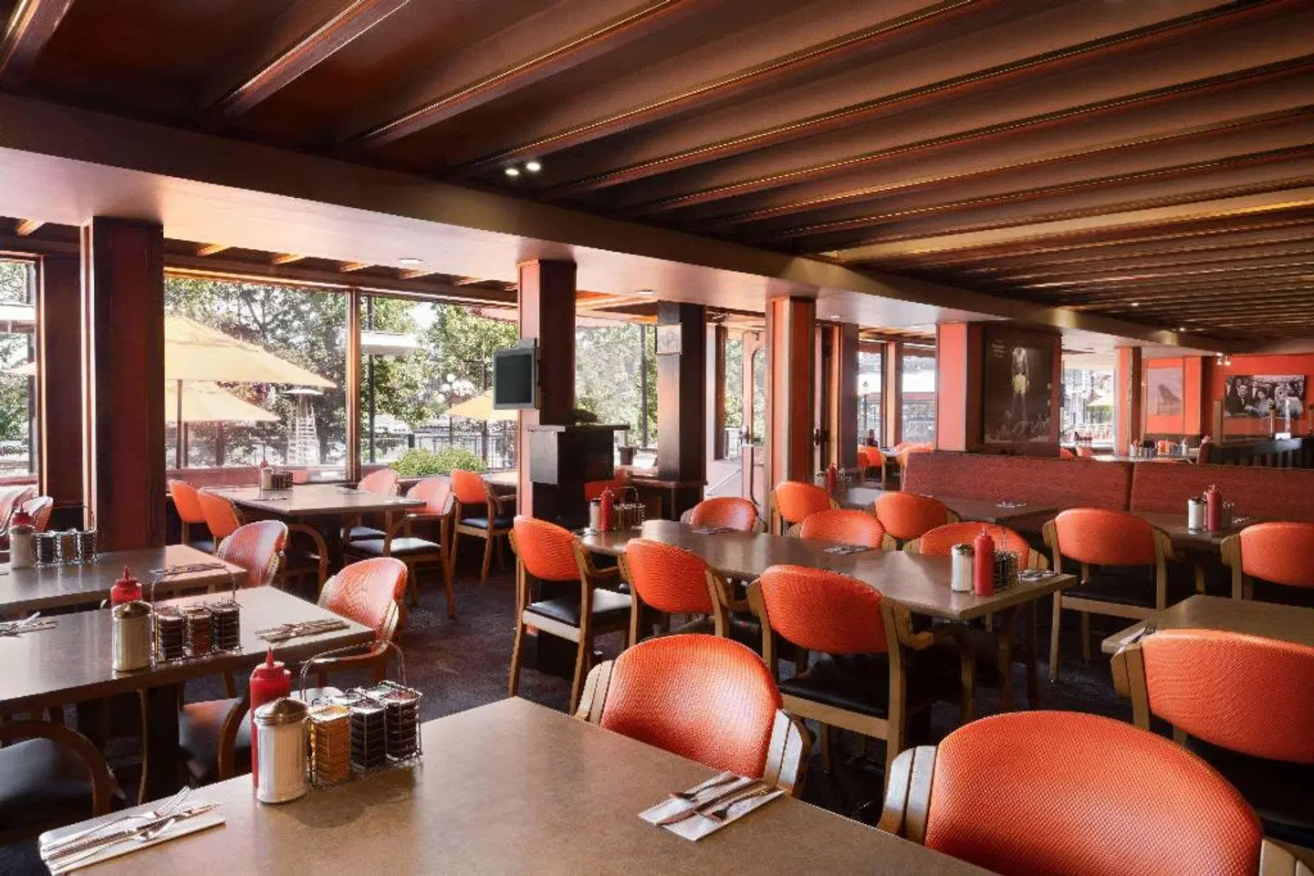 Days Inn by Wyndham Victoria On The Harbour Bar