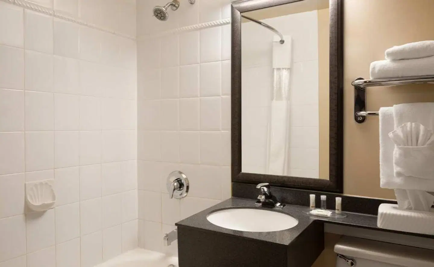 Days Inn by Wyndham Victoria On The Harbour Badezimmer