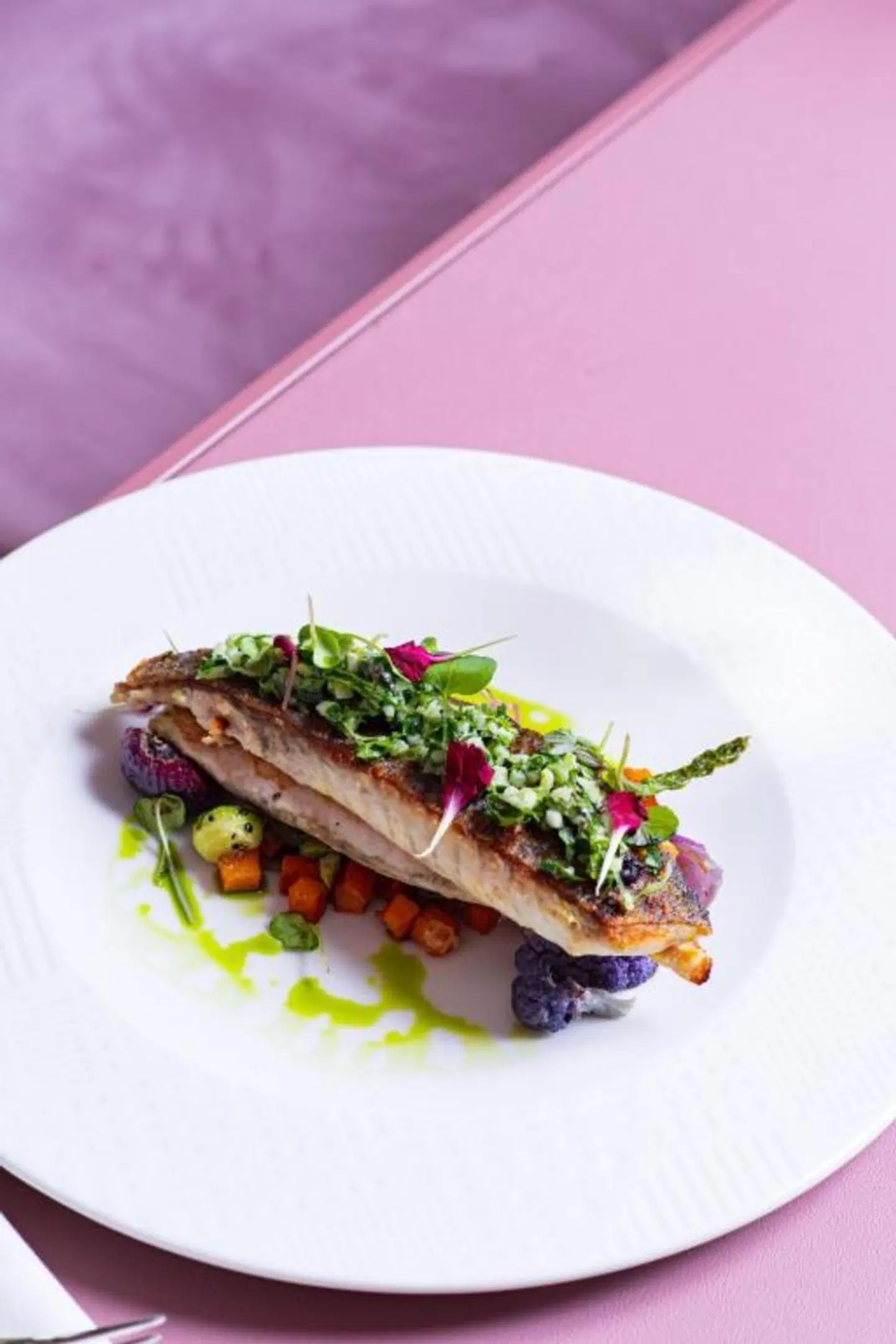 Revery Toronto Downtown, Curio Collection by Hilton Restaurant