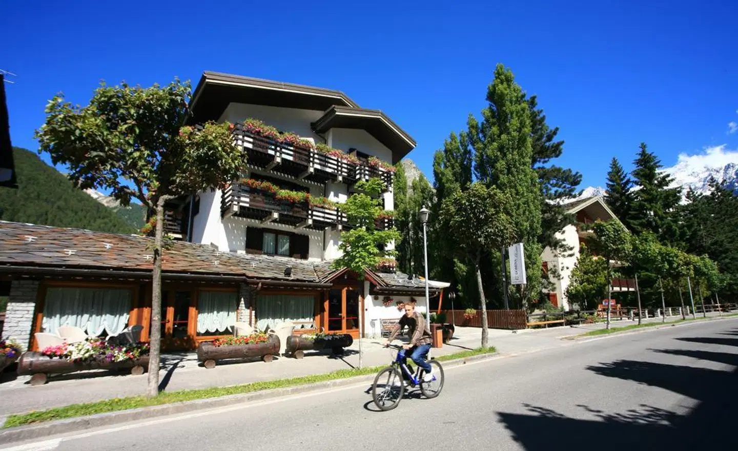 Hotel Les Jumeaux Courmayeur EXTERIOR