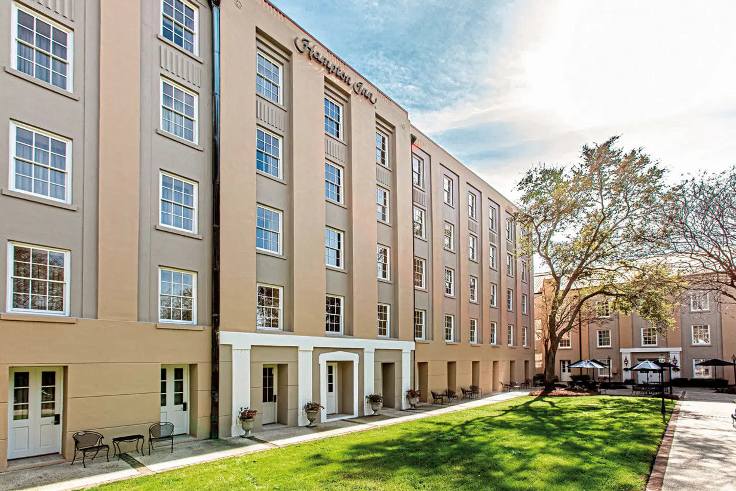 Hampton Inn Charleston-Historic District EXTERIOR