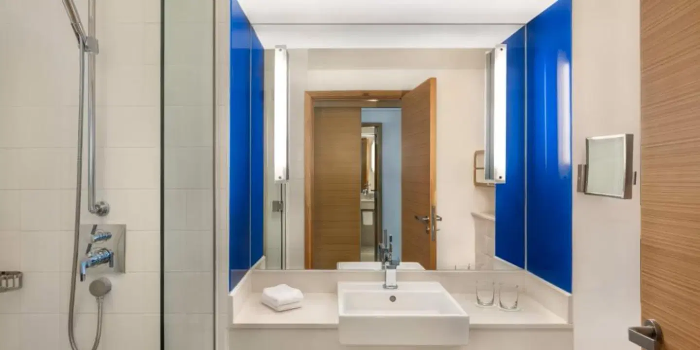 Yas Plaza Bay by IHG Badezimmer