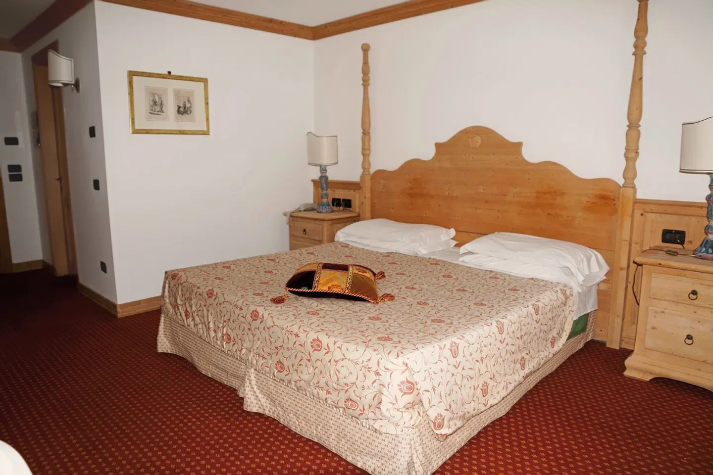 Grifone ROOM_EXAMPLE