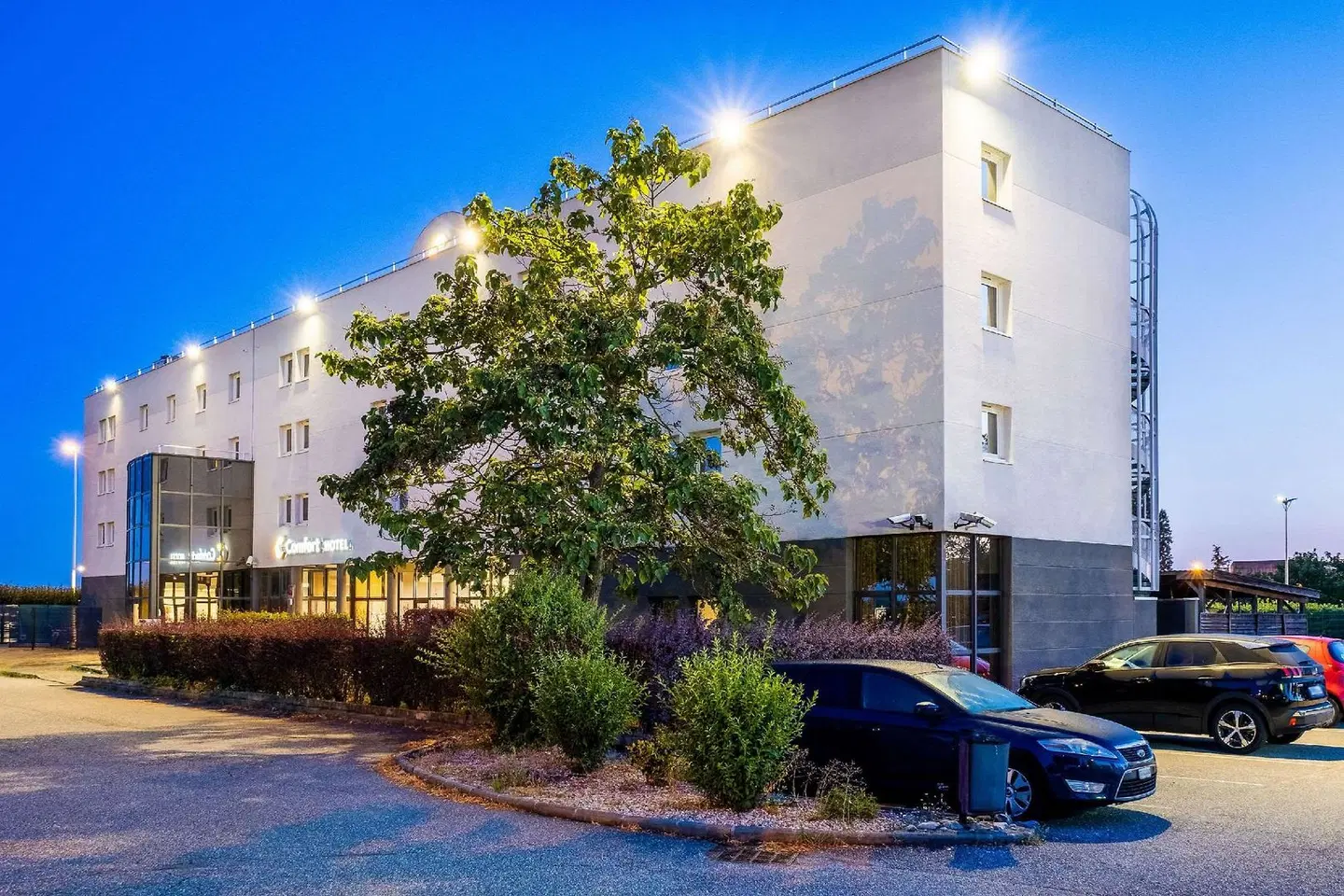 Comfort Hotel Aeroport Lyon St Exupery EXTERIOR