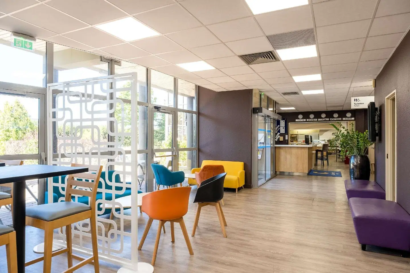 Comfort Hotel Aeroport Lyon St Exupery LOUNGE_LOBBY
