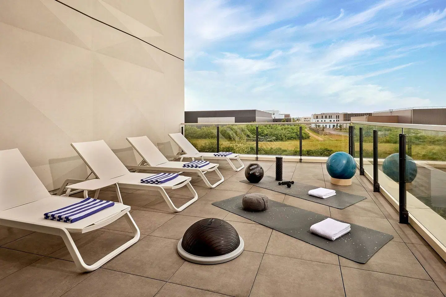 Courtyard by Marriott Lyon Eurexpo Stadium Terrasse