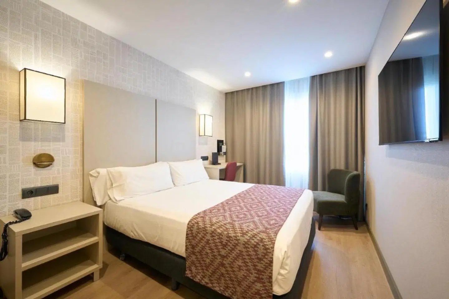 Catalonia Park Güell ROOM_EXAMPLE