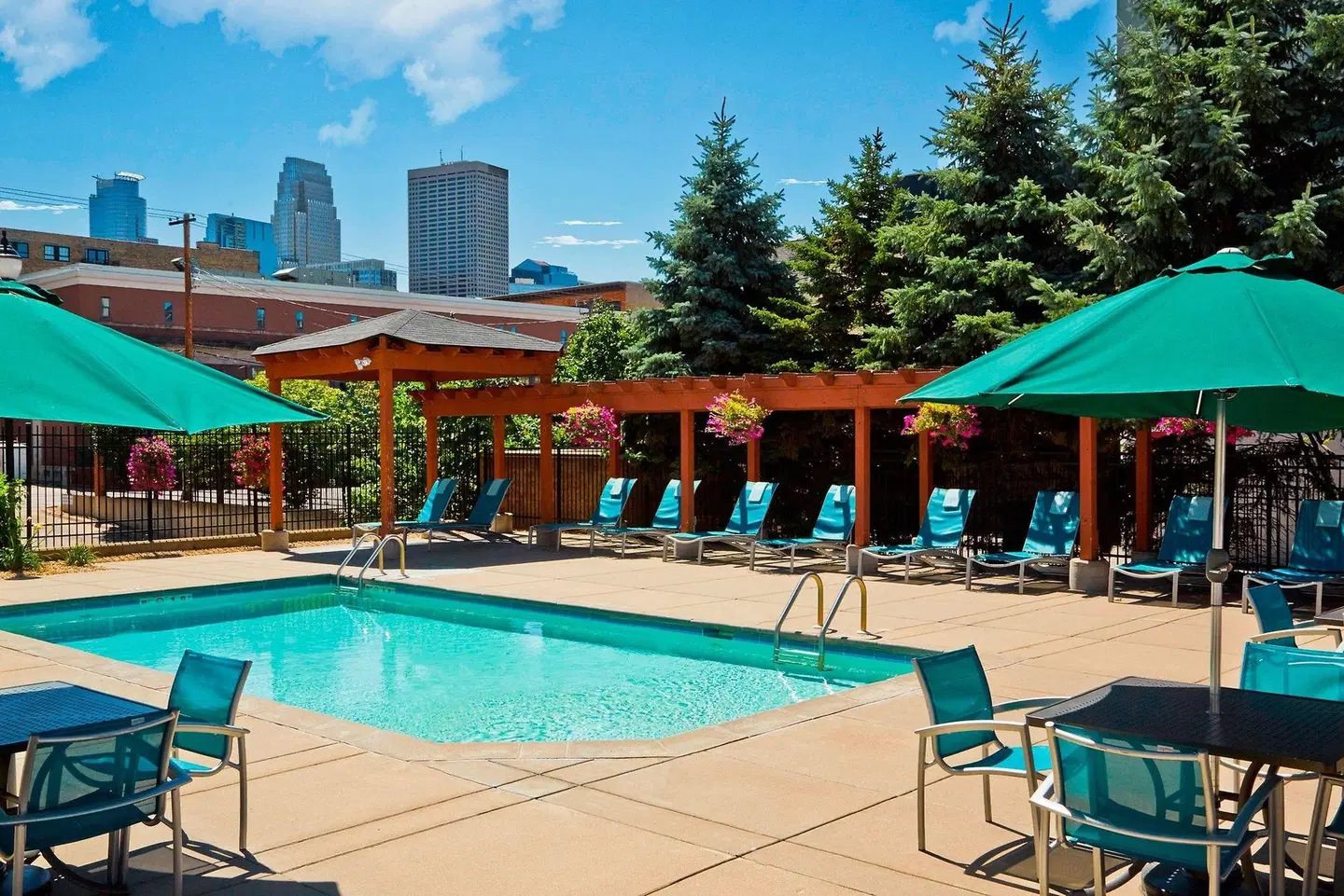 TownePlace Suites by Marriott Minneapolis Downtown/North Loop OUTDOOR_POOL