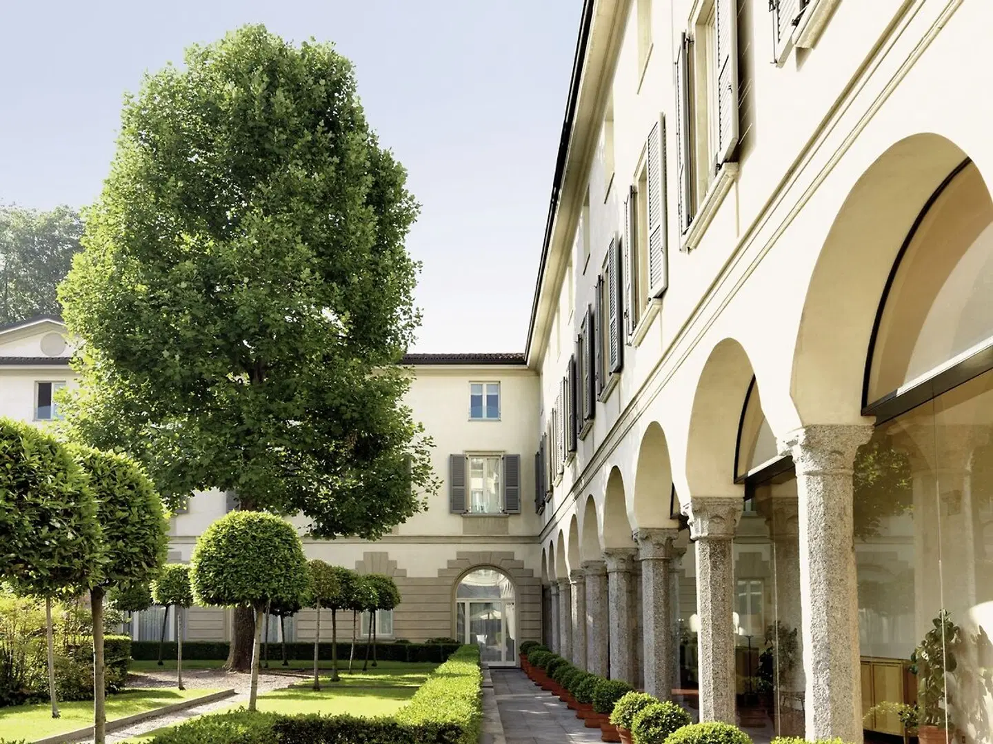 Four Seasons Hotel Milano EXTERIOR