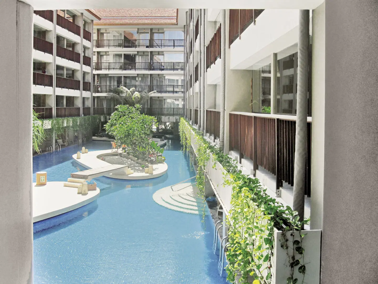 Four Points by Sheraton Bali Kuta OUTDOOR_POOL