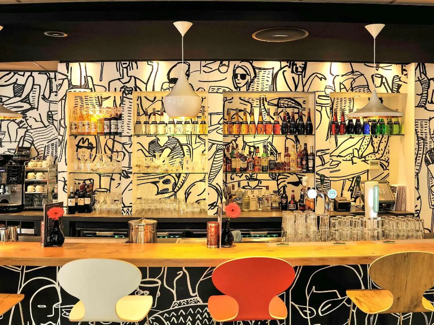 ibis Rotterdam City Centre Bar