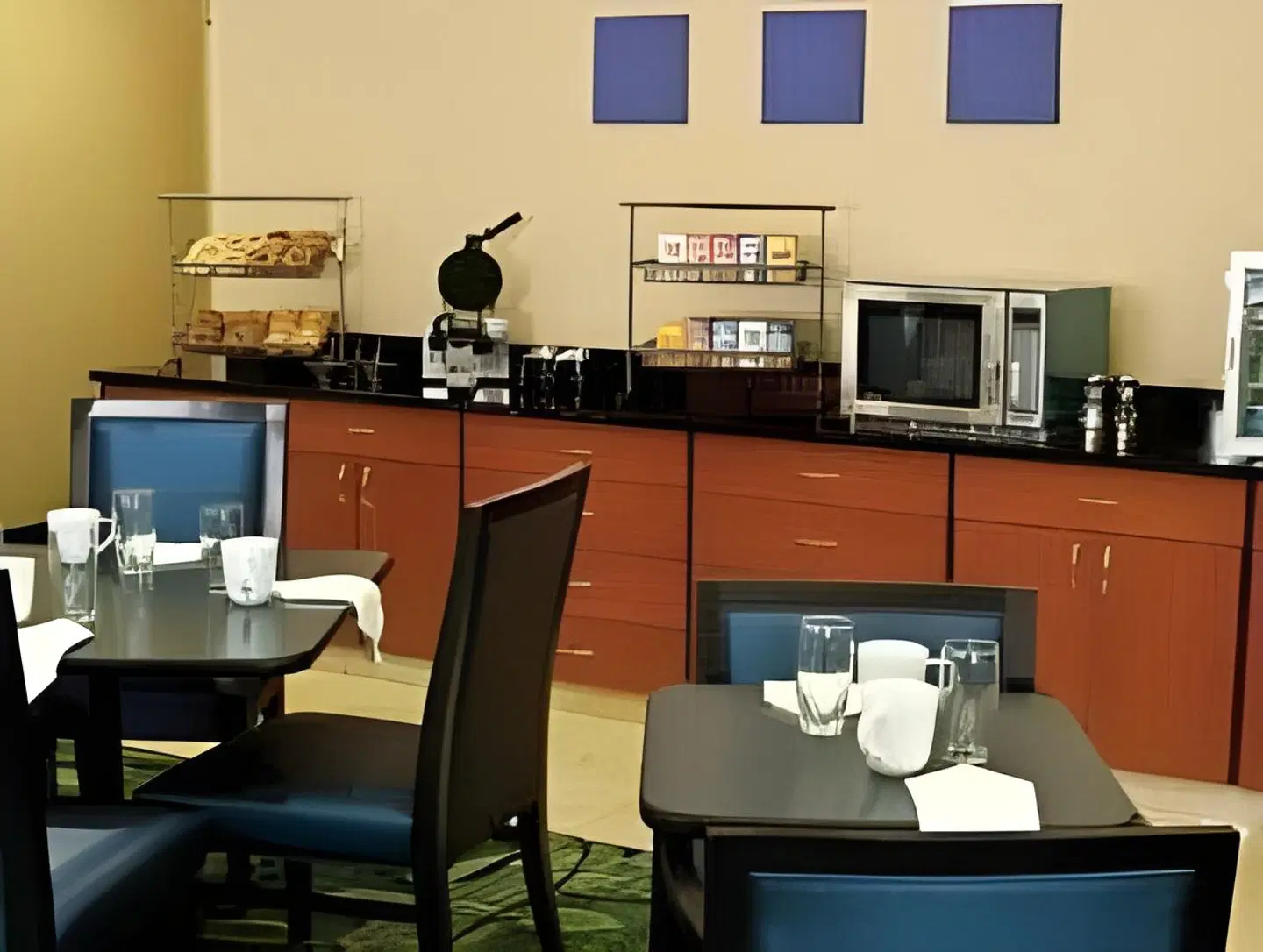 Fairfield Inn & Suites by Marriott Colorado Springs Air Force Academy Restaurant