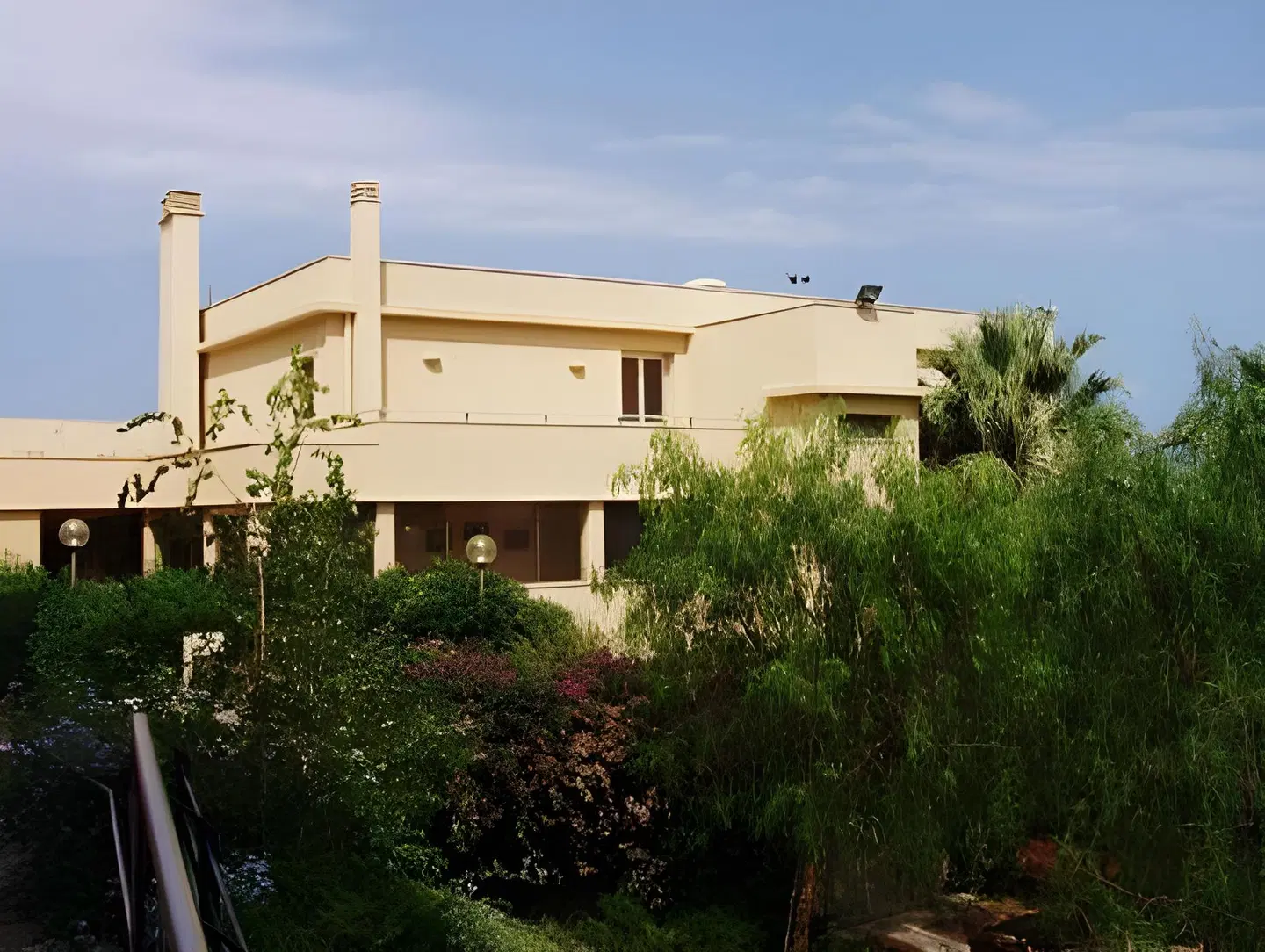 Majesty Bari EXTERIOR