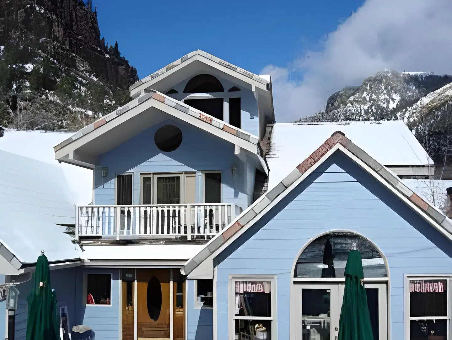 Black Bear Manor EXTERIOR