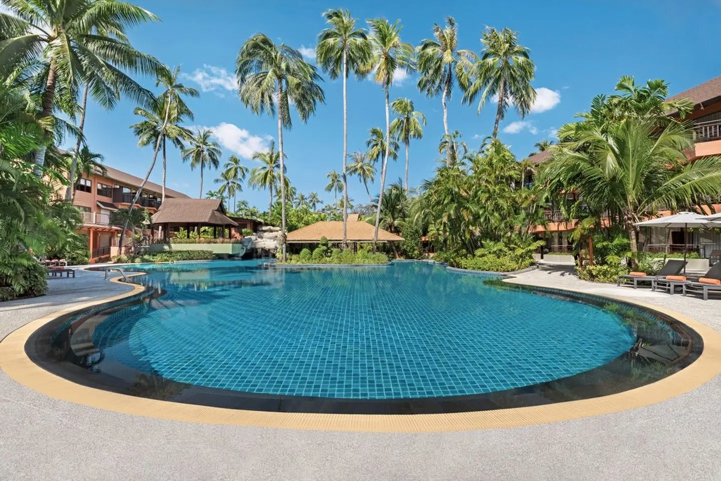 Courtyard by Marriott Phuket, Patong Beach Resort OUTDOOR_POOL