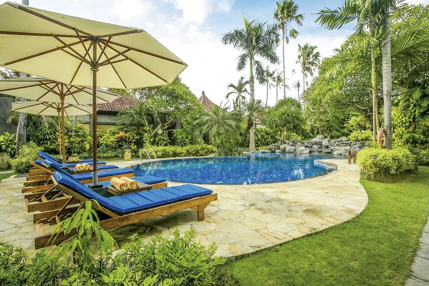 Parigata Villas Resort OUTDOOR_POOL