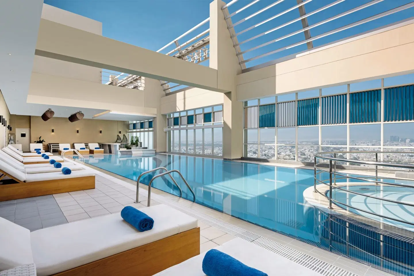 Grand Millennium Al Wahda Hallenbad