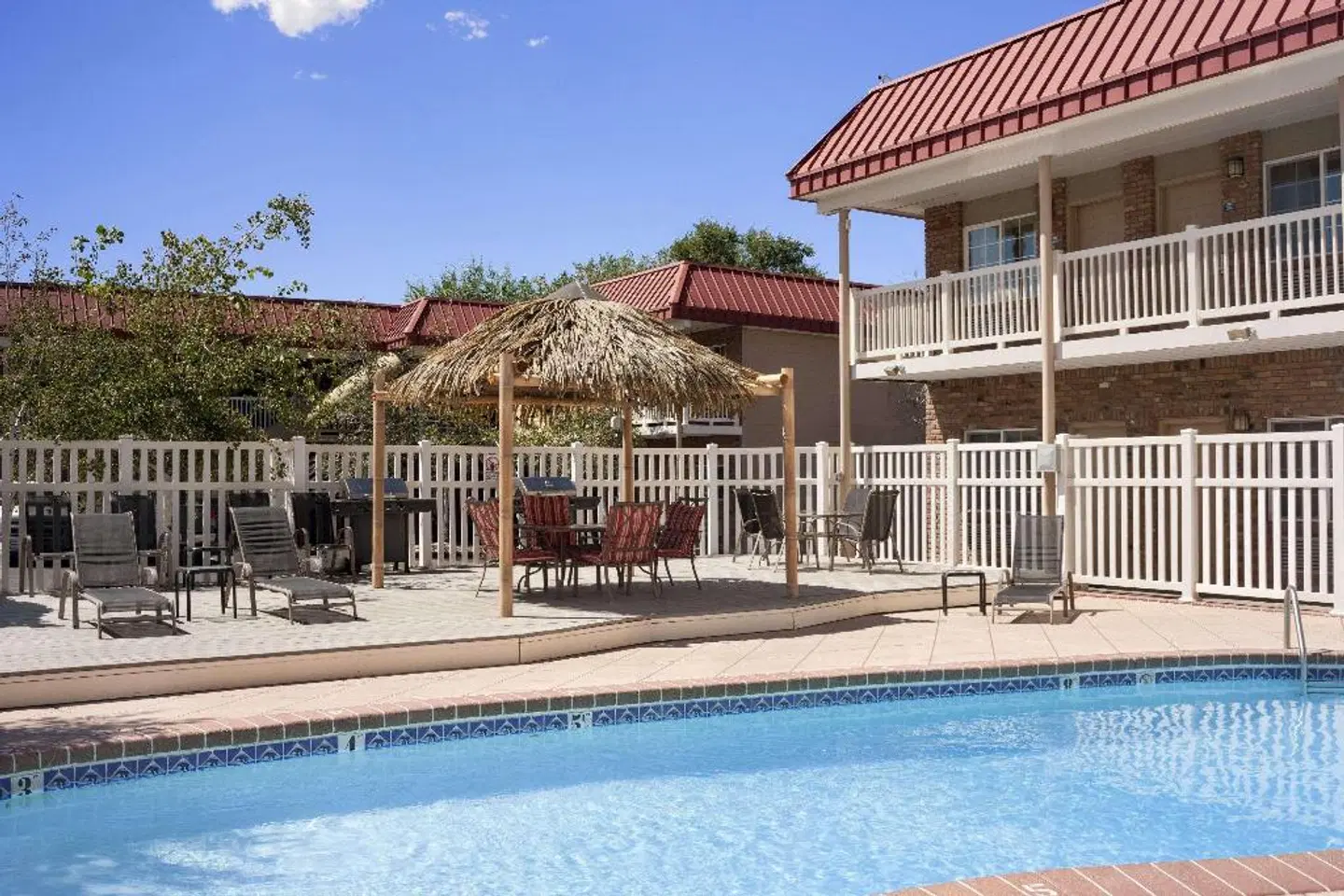 Days Inn by Wyndham Montrose OUTDOOR_POOL