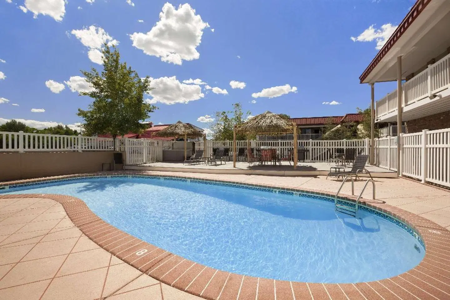 Days Inn by Wyndham Montrose OUTDOOR_POOL