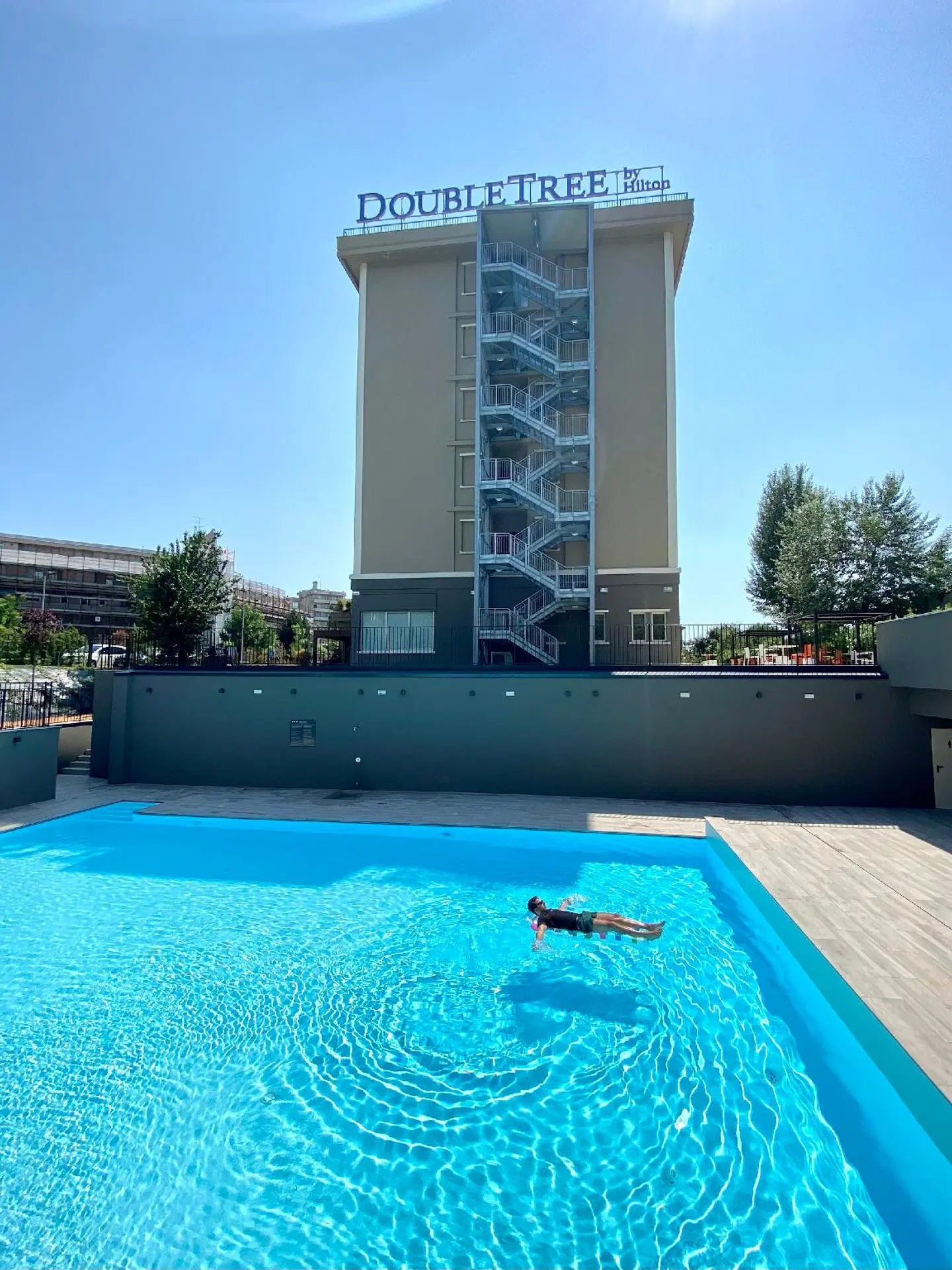 DoubleTree by Hilton Brescia OUTDOOR_POOL