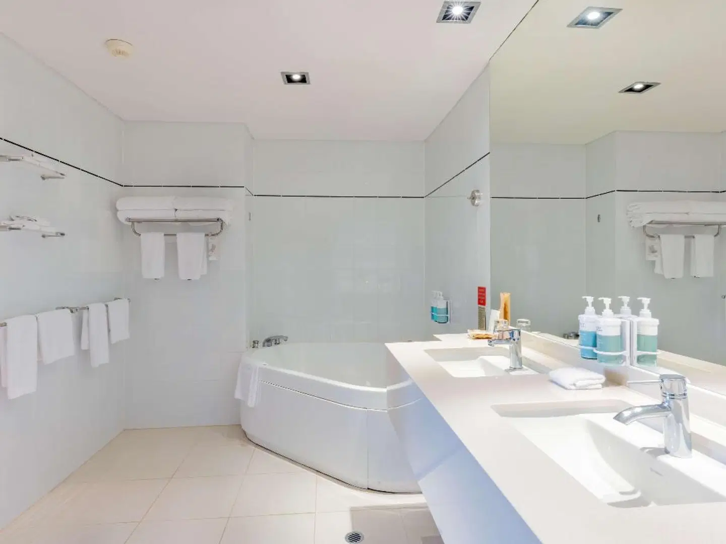 Novotel Sydney on Darling Harbour Hotel Badezimmer