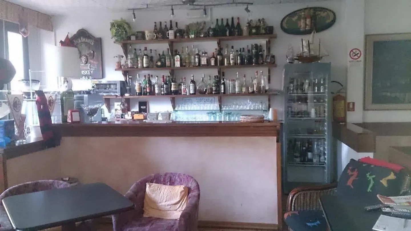 Cortina Bar