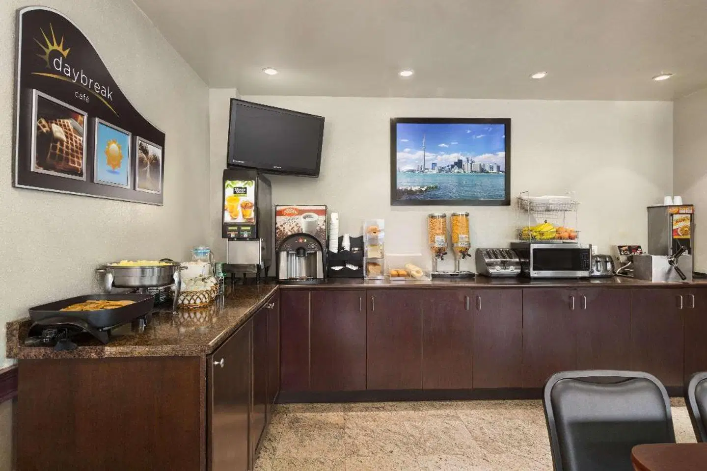 Days Inn by Wyndham Toronto East Lakeview Bar