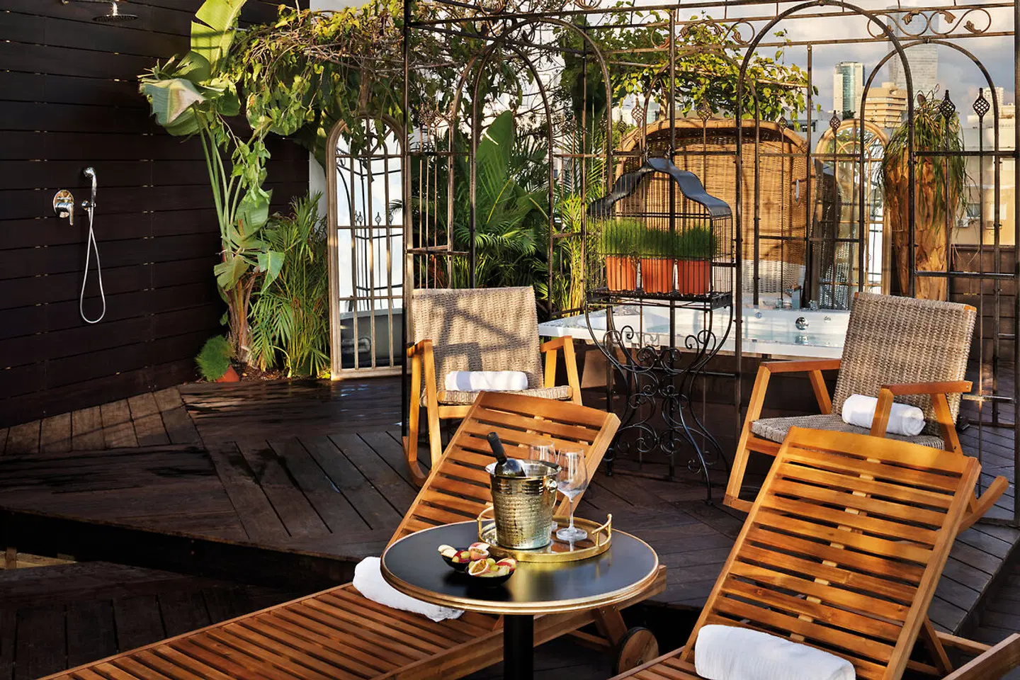 Lighthouse by Brown Hotels Tel Aviv Terrasse
