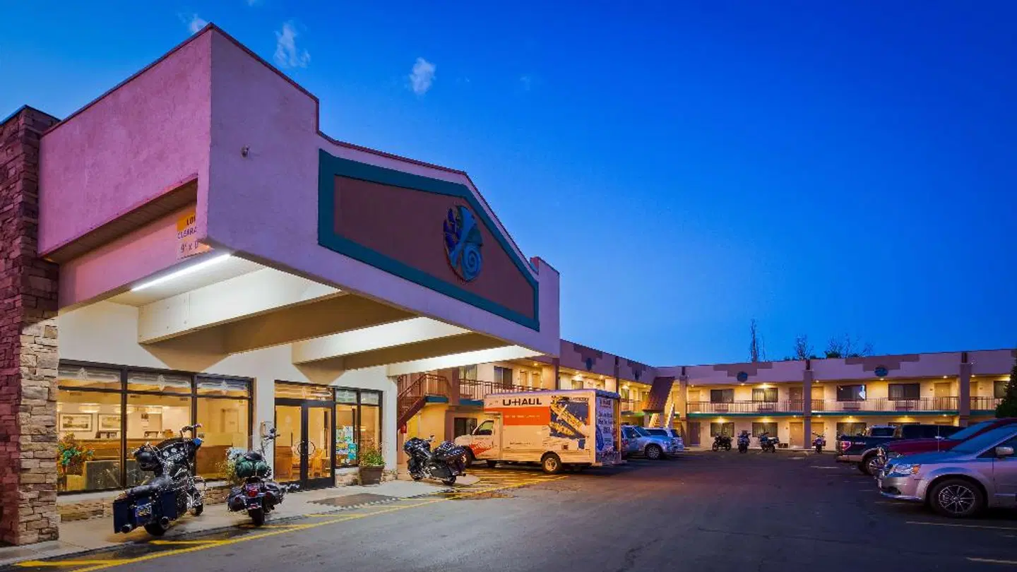 Best Western Turquoise Inn & Suites EXTERIOR
