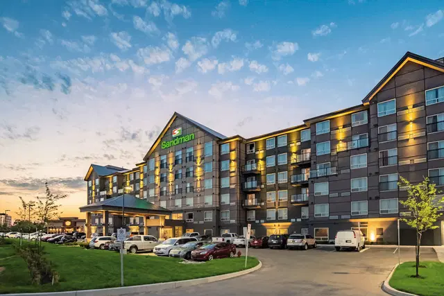 Sandman Hotel Hamilton EXTERIOR