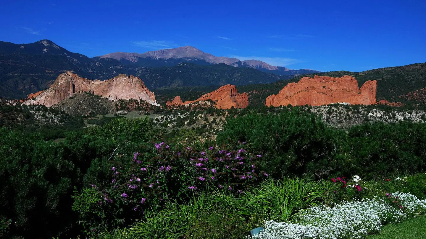 Lodge at Garden of the Gods Club LANDSCAPE
