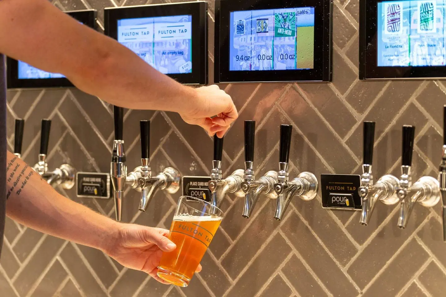 Hampton Inn Chicago Downtown West Loop Bar