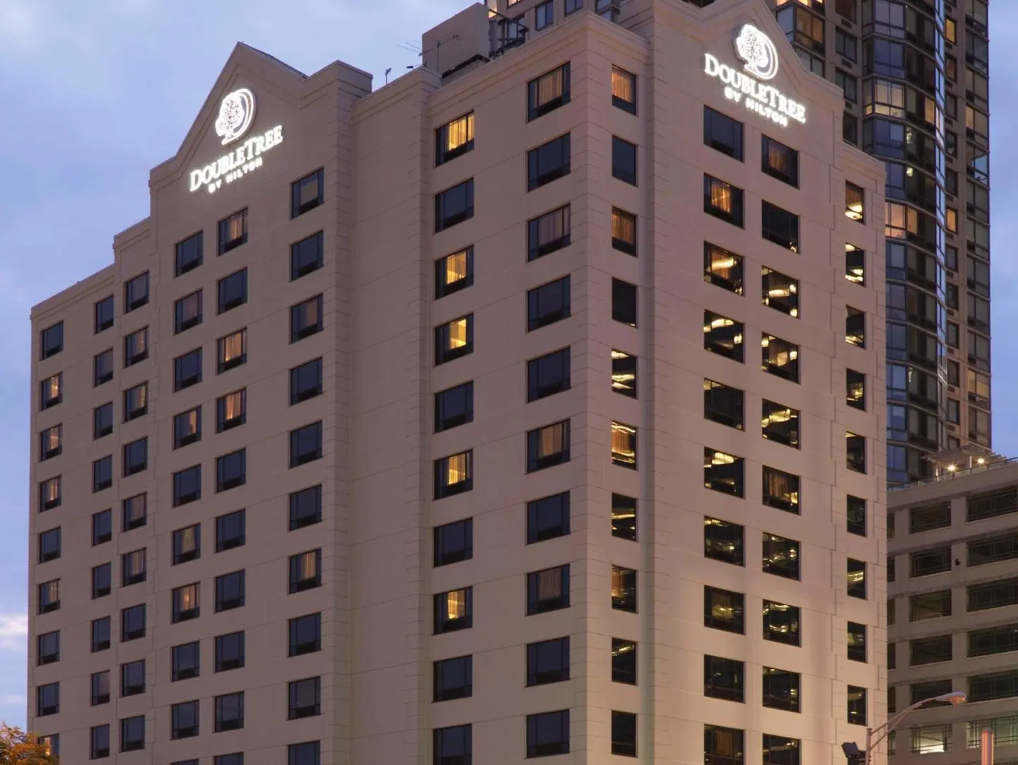 DoubleTree by Hilton Hotel & Suites Jersey City EXTERIOR