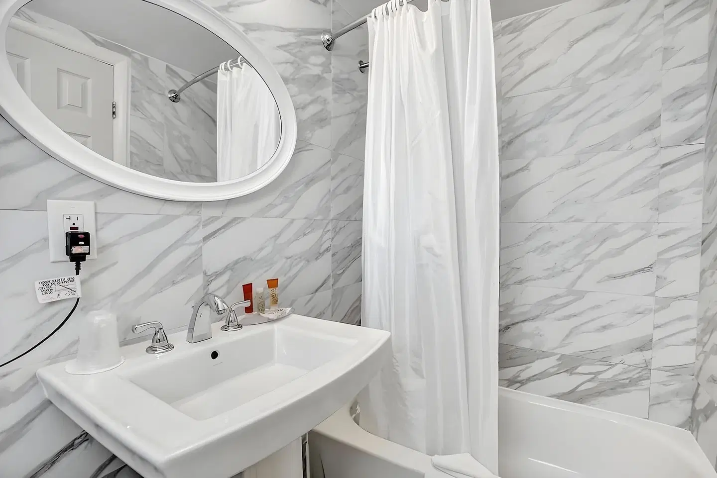 The Garden Hotel & Resort Badezimmer