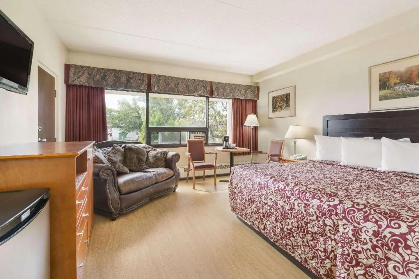 Travelodge by Wyndham Edmonton East ROOM_EXAMPLE