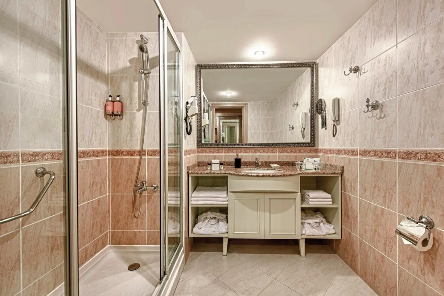 Delphin Deluxe Resort BATHROOM