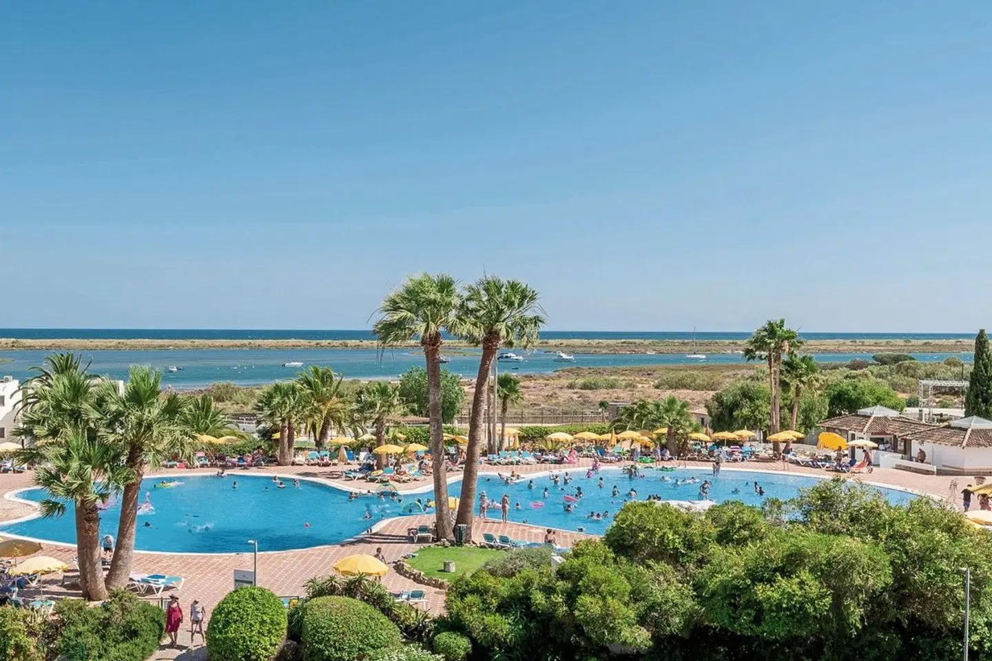 Golden Club Cabanas OUTDOOR_POOL