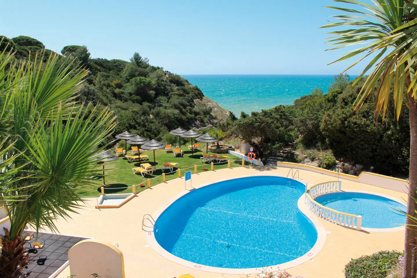 Rocha Brava Village Resort OUTDOOR_POOL