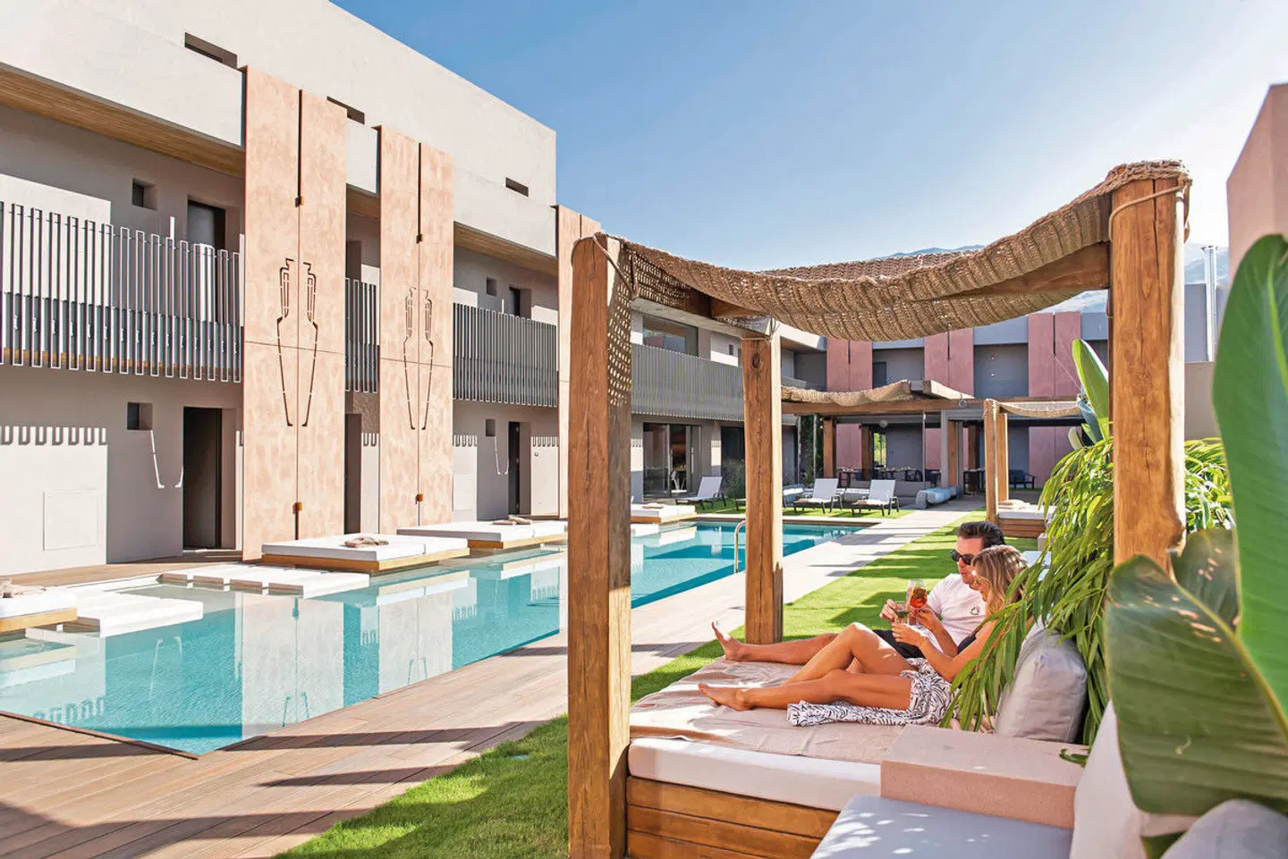 Pilot Amphora OUTDOOR_POOL