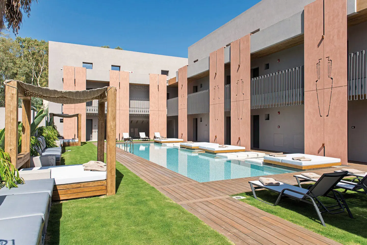 Pilot Amphora OUTDOOR_POOL