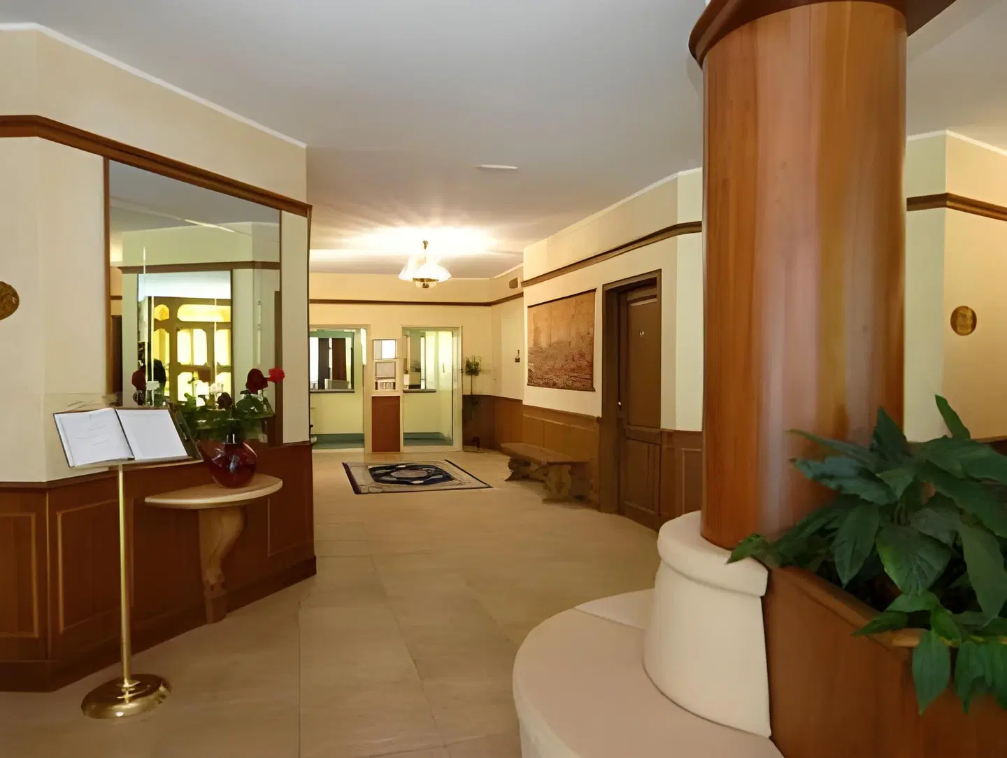 Valentino LOUNGE_LOBBY