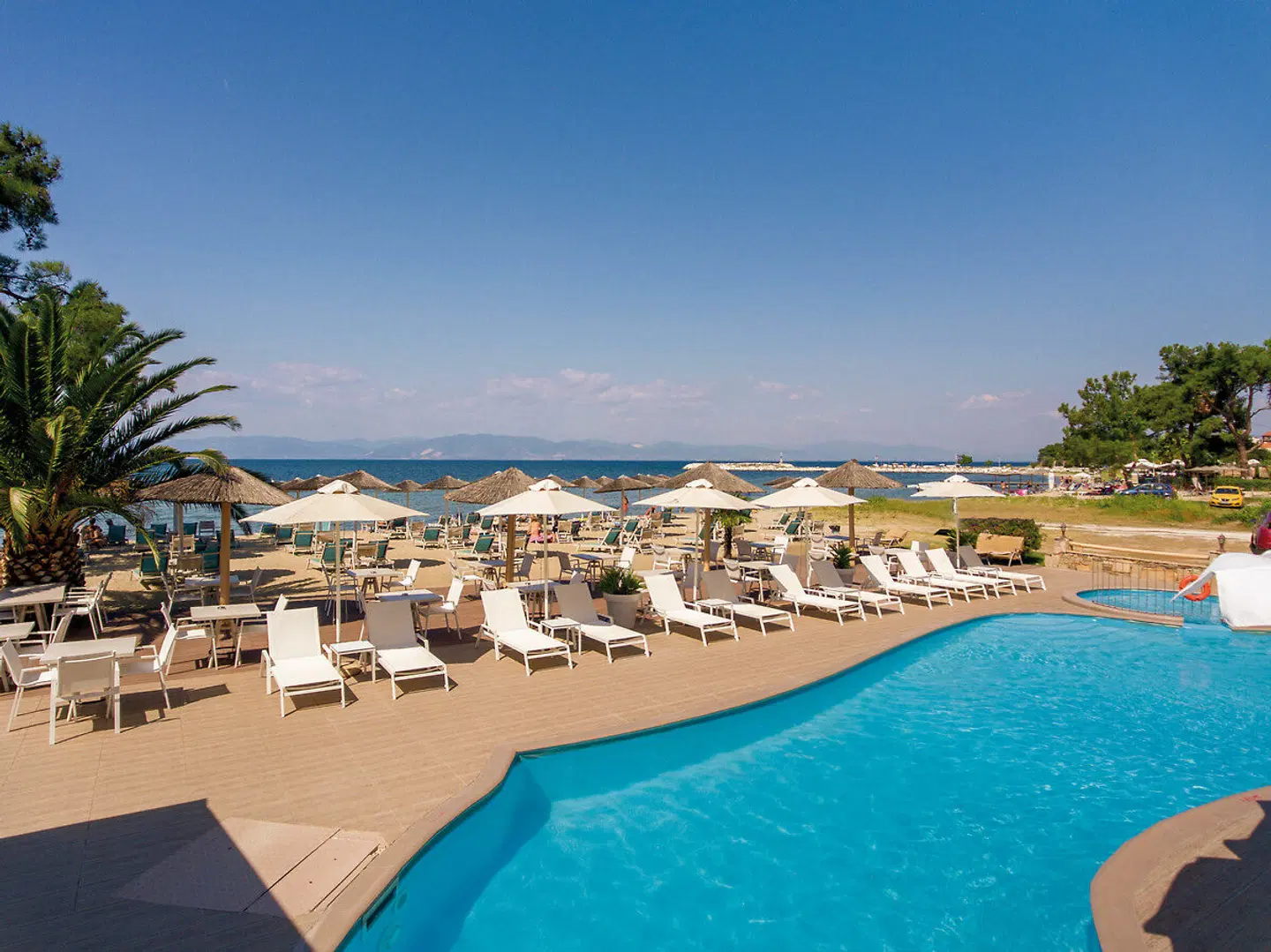 Mediterranean Beach Hotel OUTDOOR_POOL