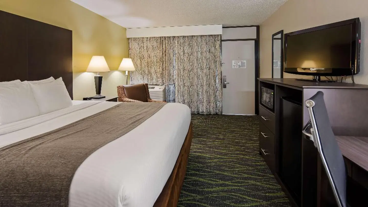 Best Western Asheville Tunnel Road ROOM_EXAMPLE