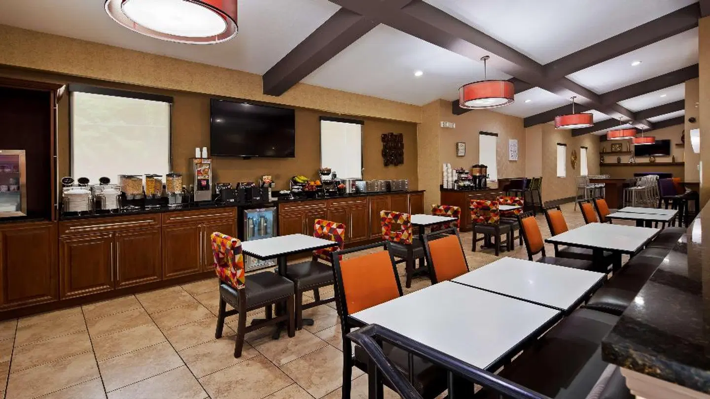 Best Western Asheville Tunnel Road Restaurant