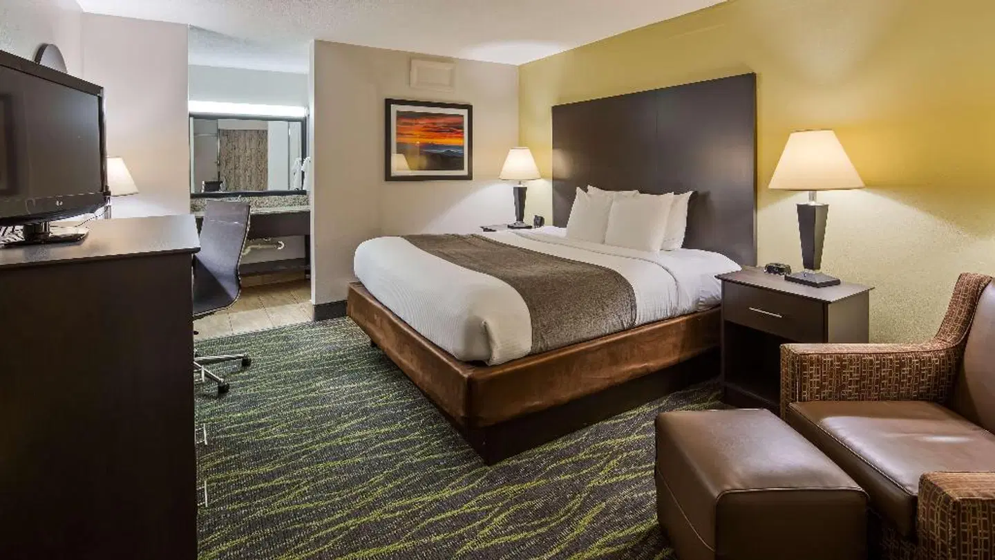 Best Western Asheville Tunnel Road ROOM_EXAMPLE